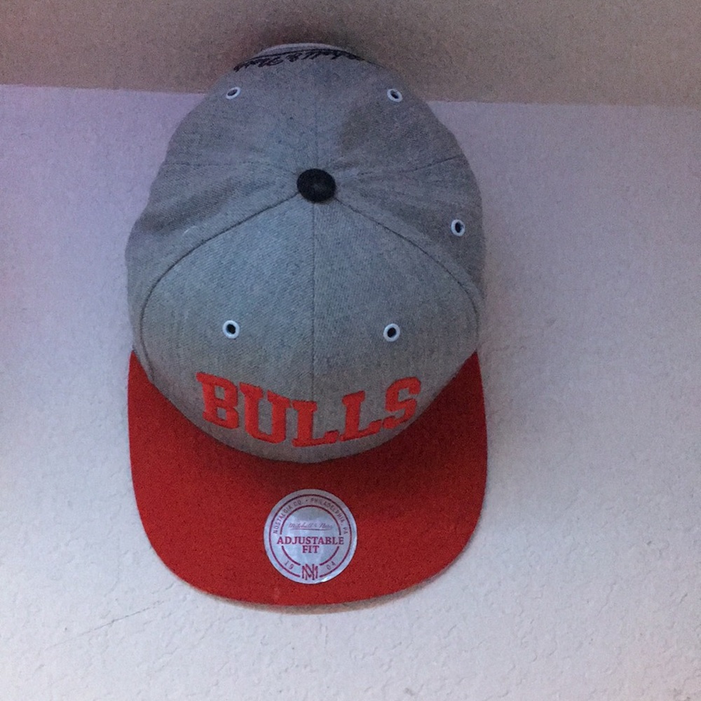 Chicago Bulls hat.